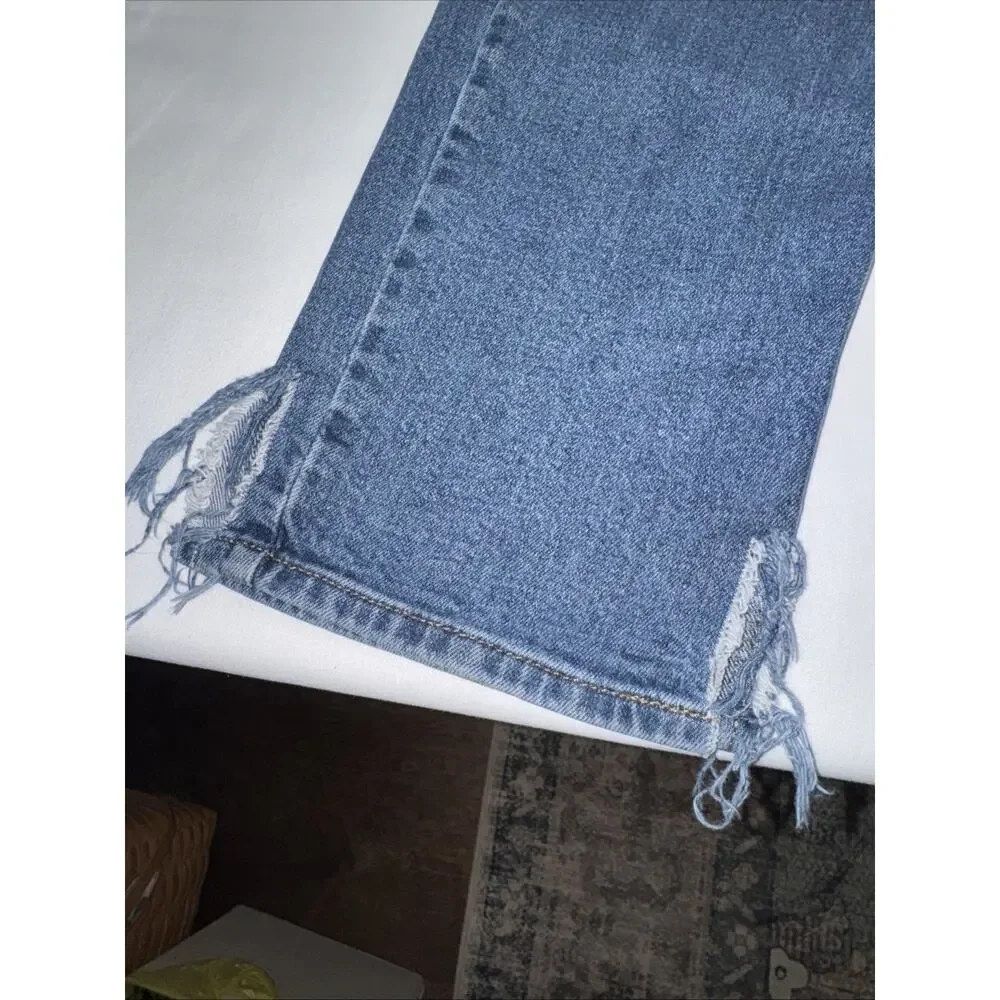 Levis Signature Men's Athletic Fit Blue Jeans Size 30 X 30 Medium Wash Thrashed